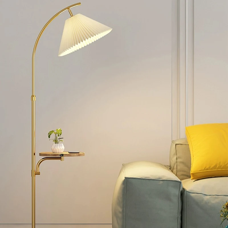 Современный светодиодный торшер AiPaiTe черного / золотого цвета для гостиной, спальни, кабинета, тканевые торшеры с регулируемой высотой Изображение 3